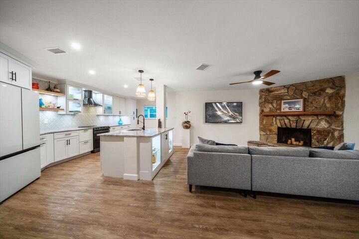 Property Photo:  2505 Bay Boulevard 4  FL 33785 