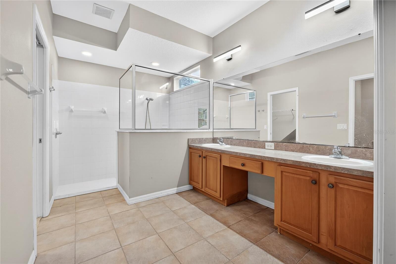 Property Photo:  2352 Rosehaven Drive  FL 33544 