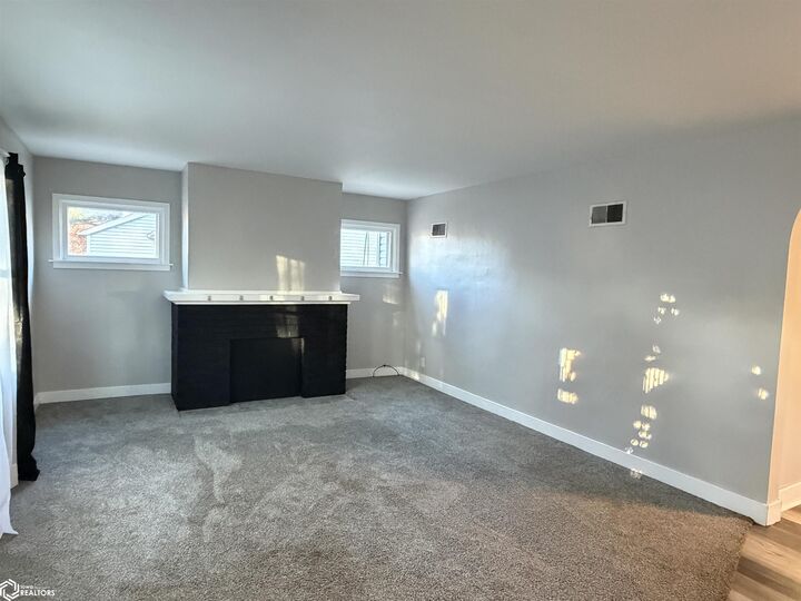 Property Photo:  816 Haskell Street  IA 52601 