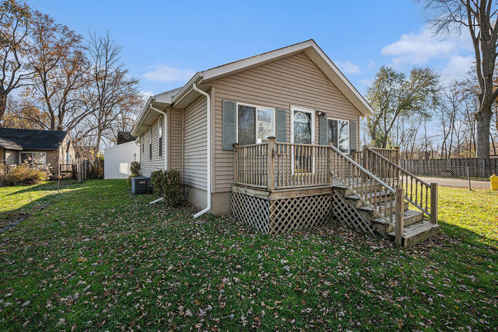 Property Photo:  1908 E Stockbridge Avenue  MI 49001 