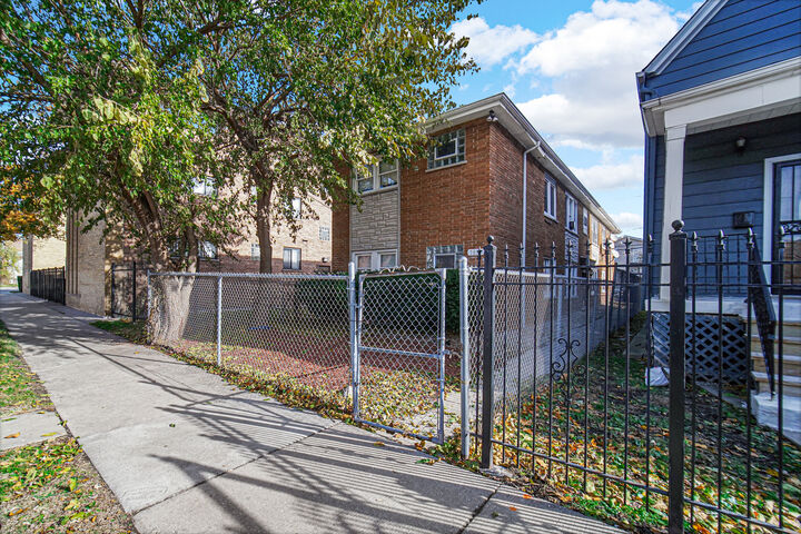 Property Photo: 7915 S Dobson Avenue IL 60619