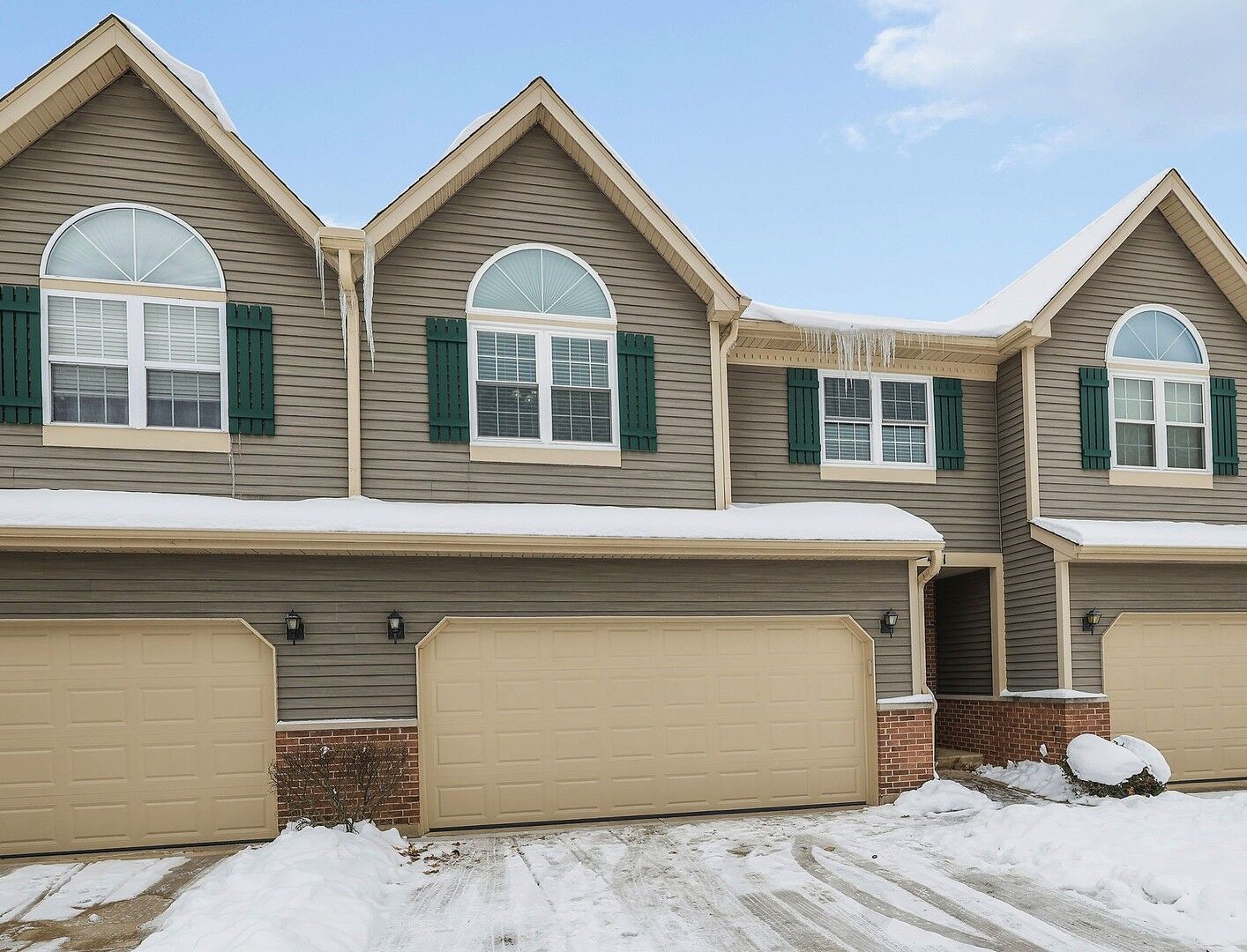 Property Photo: 431 Dunridge Court 431 IL 60118