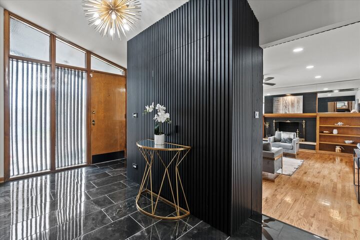 Property Photo: 9222 S Cregier Avenue IL 60617