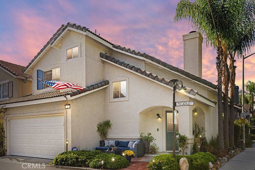 Property Photo:  2 Piccadilly Court  CA 92656 