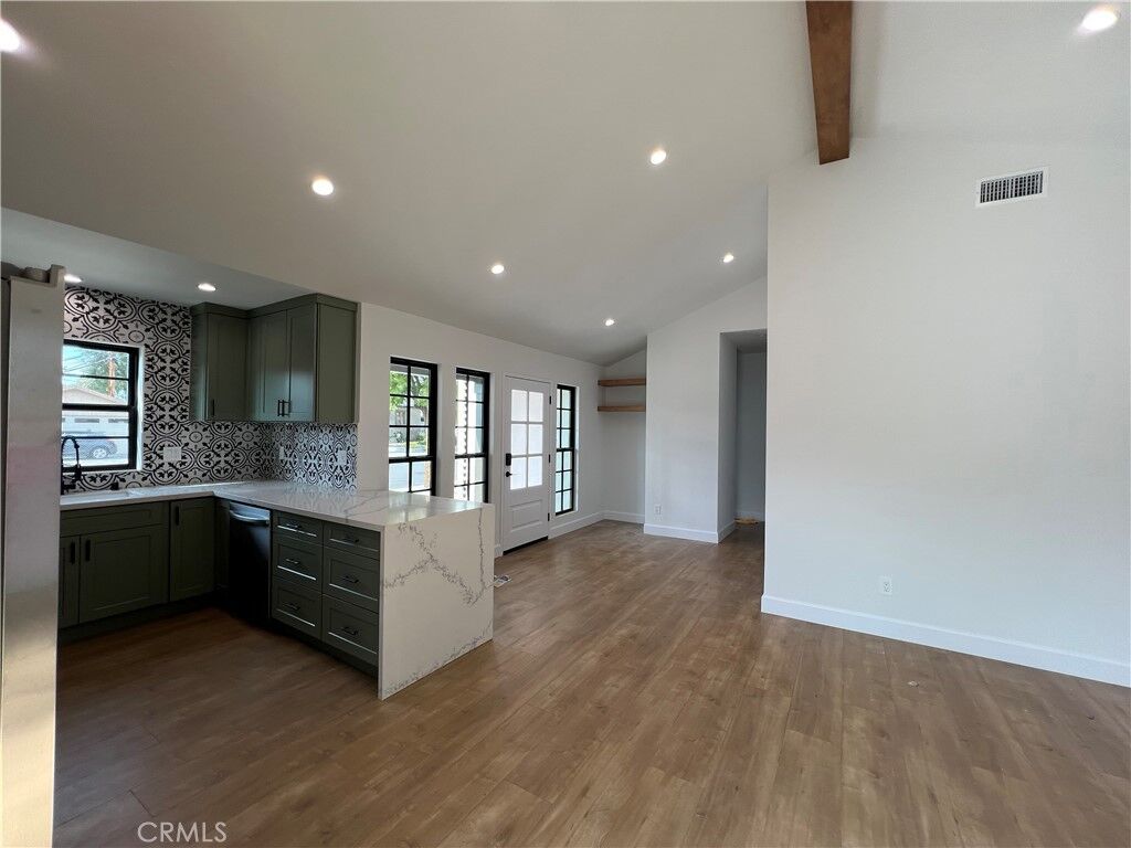 Property Photo:  623 E Foothill Boulevard 1  CA 91016 