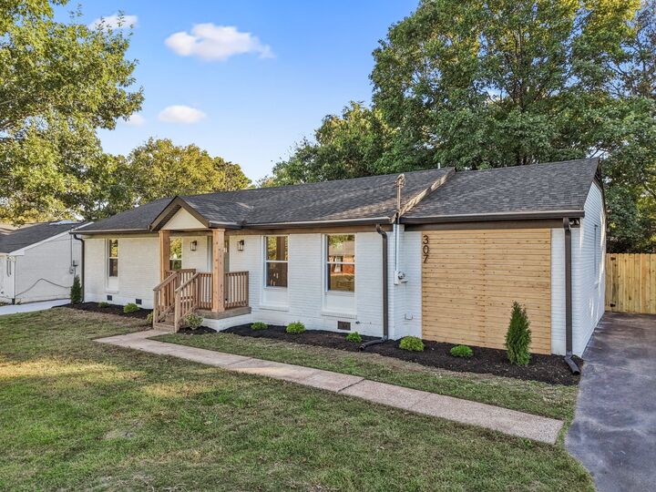 Property Photo: 307 Gaywood Dr TN 37211