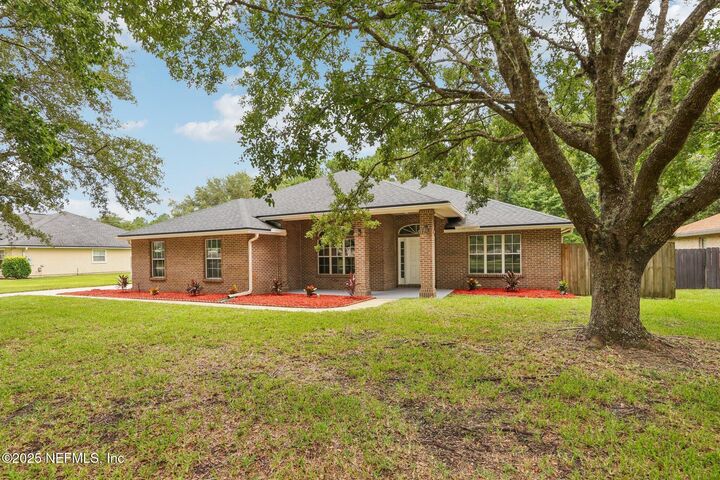 Property Photo: 706 Wellhouse Drive FL 32220