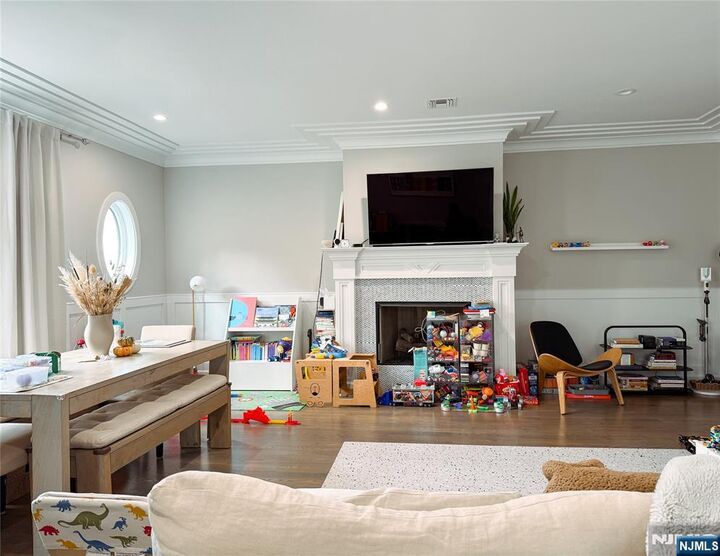 Property Photo:  555 Edgewater Avenue 203  NJ 07657 