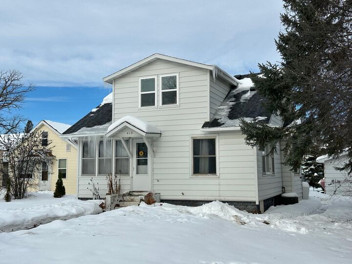 Property Photo:  413 4th Street SW  MN 56441 