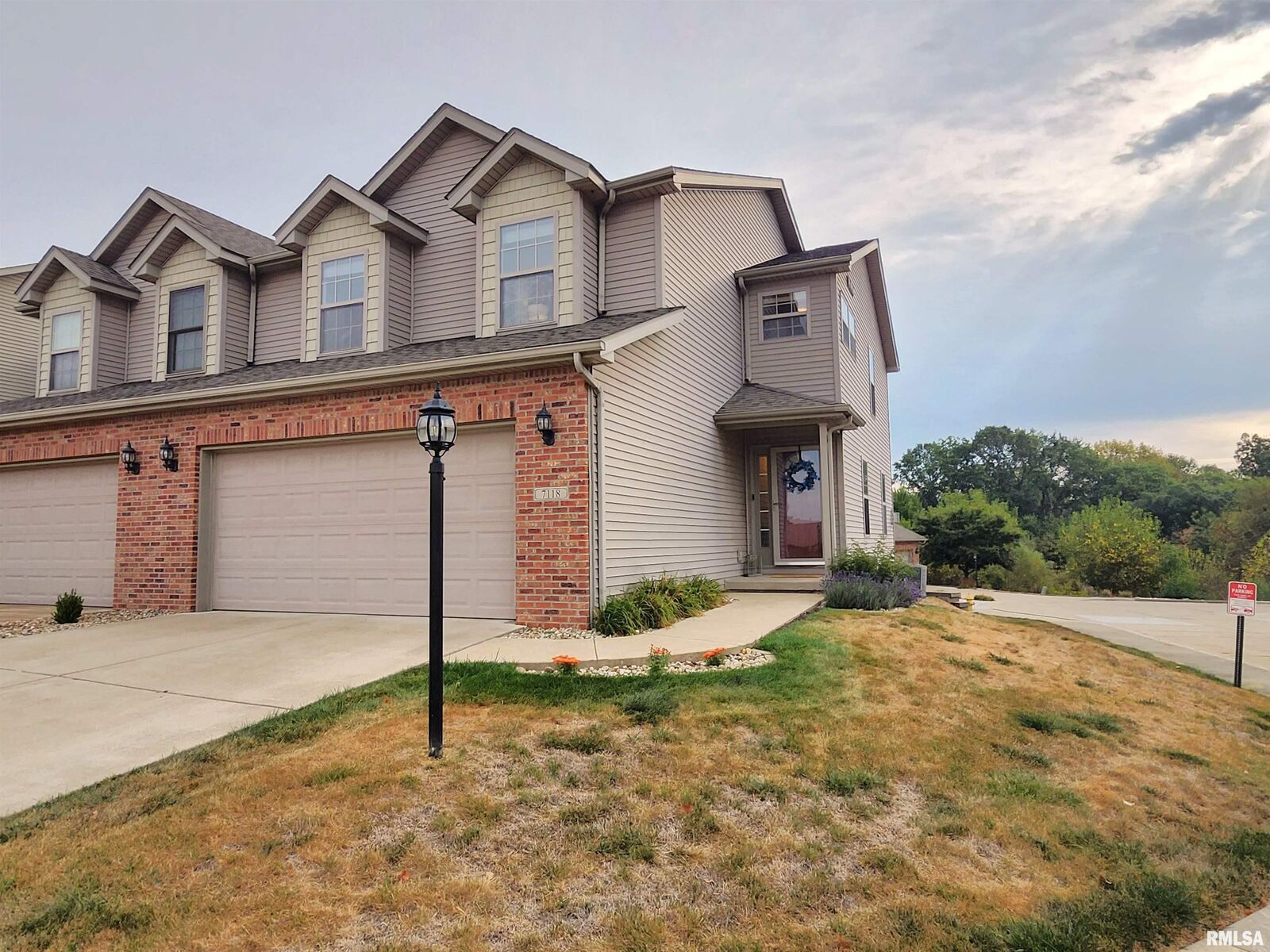 Property Photo: 7118 N Thomas Davis Drive 7118 IL 61615