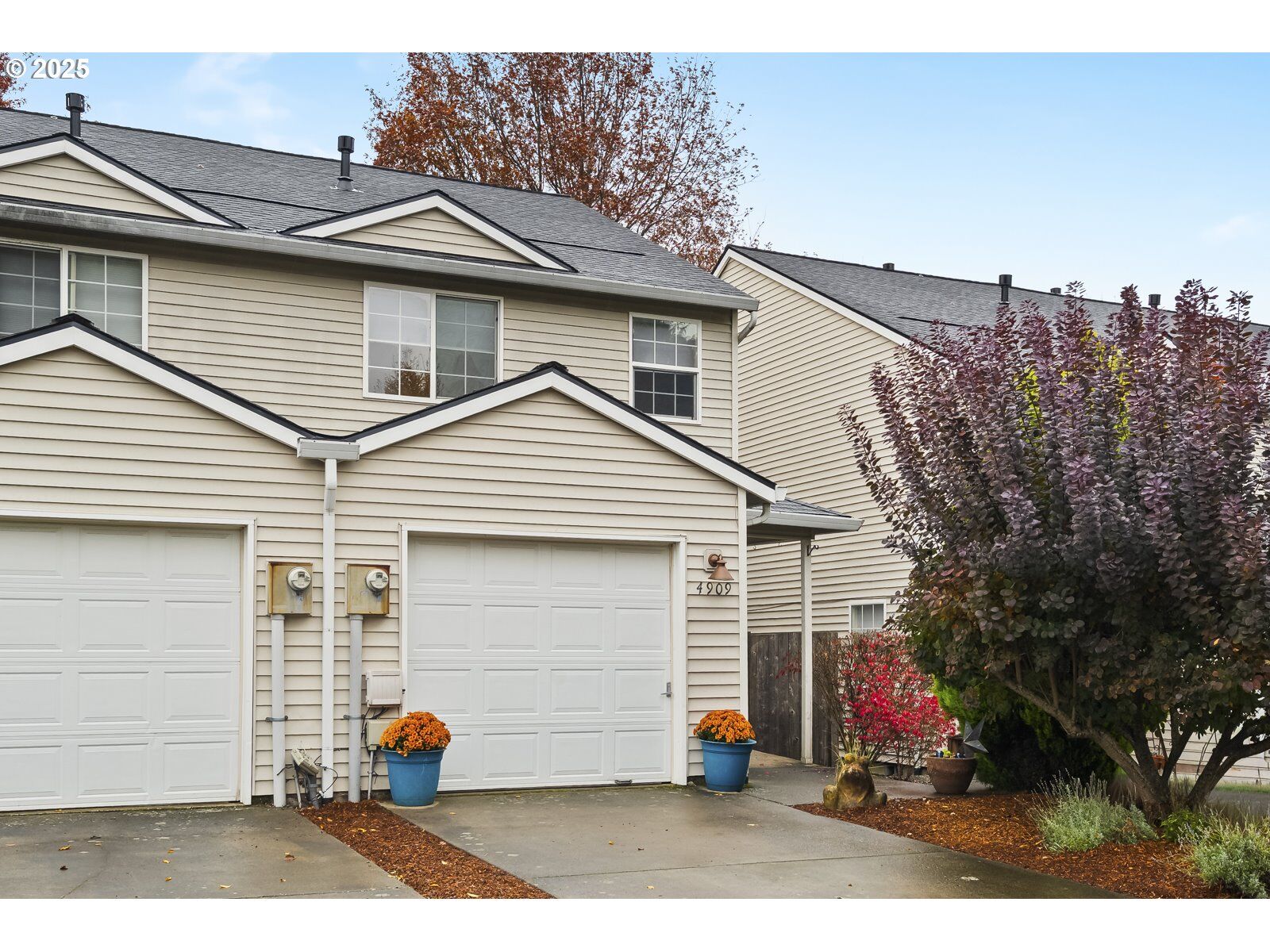 Property Photo: 4909 NE Holman St OR 97218