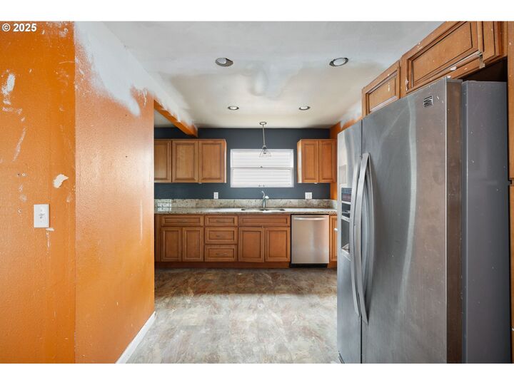 Property Photo:  1215 NE 118th Ave  OR 97220 