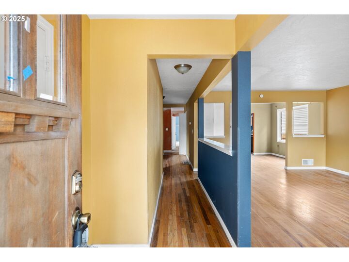 Property Photo: 1215 NE 118th Ave OR 97220