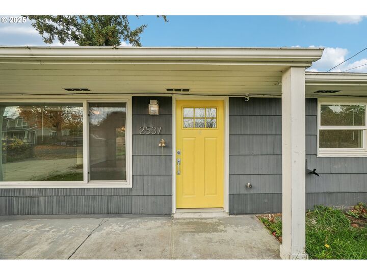 Property Photo:  2537 NE 111th Ave  OR 97220 