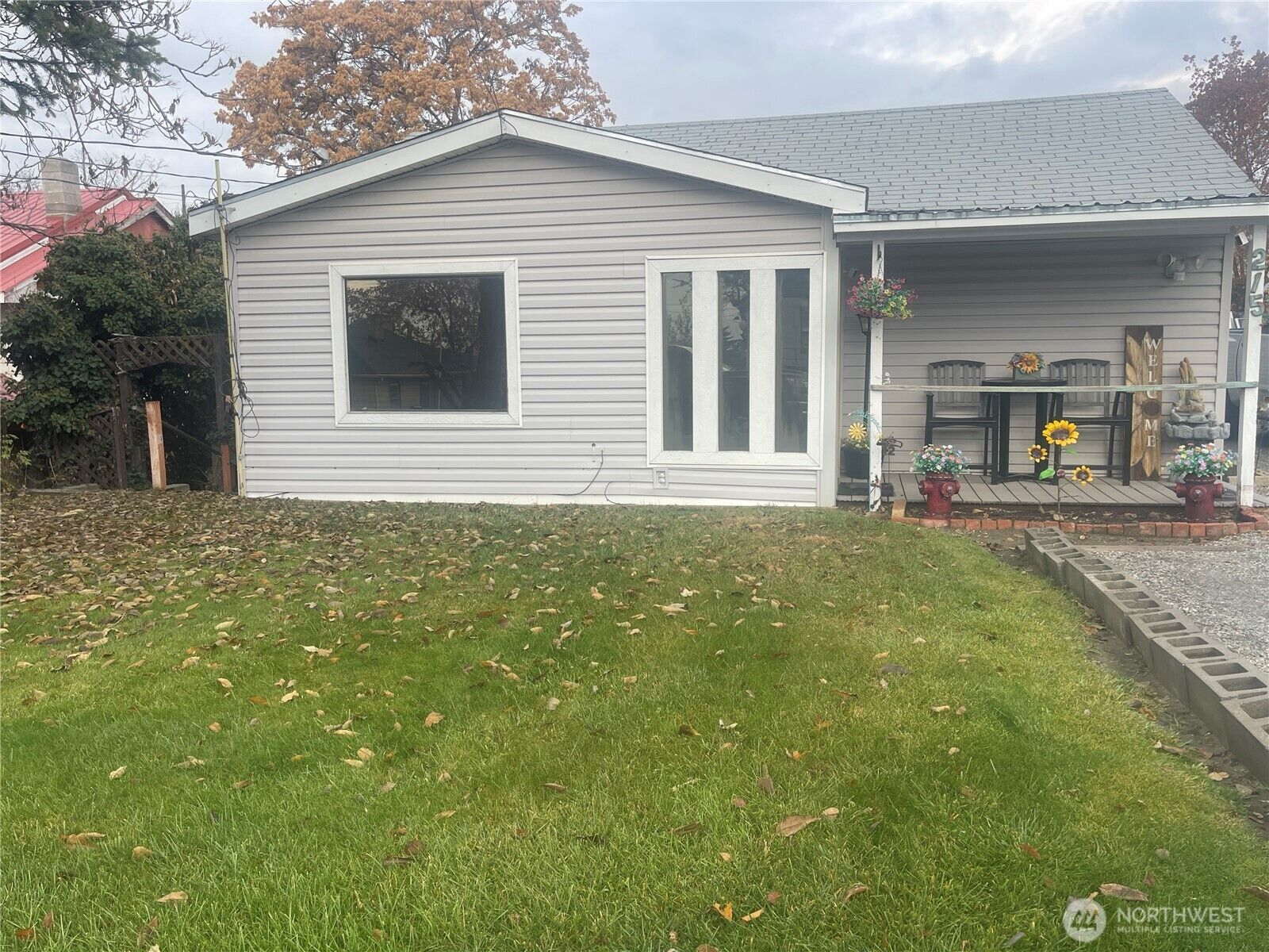 Property Photo:  215  Dewberry  E  WA 98841 