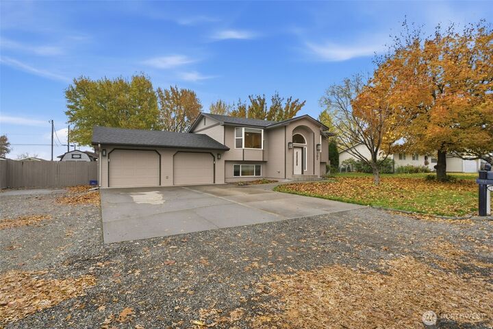 Property Photo: 102 N Lincoln Street WA 99336