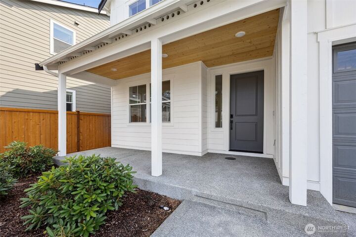 Property Photo:  2209  Oak Court 9  WA 98354 
