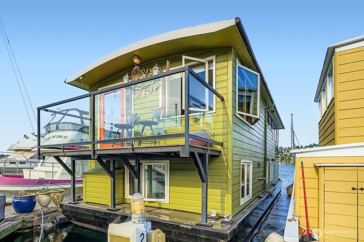 Property Photo: 2040 Westlake Avenue N 26 WA 98109