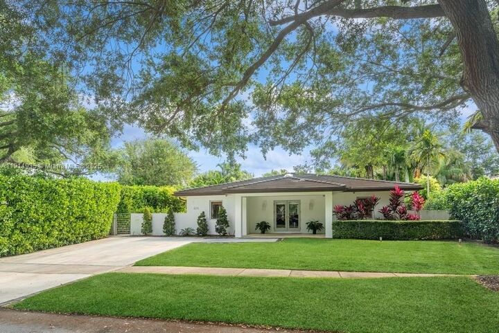 8215 SW 63rd Pl  Miami FL 33143 photo