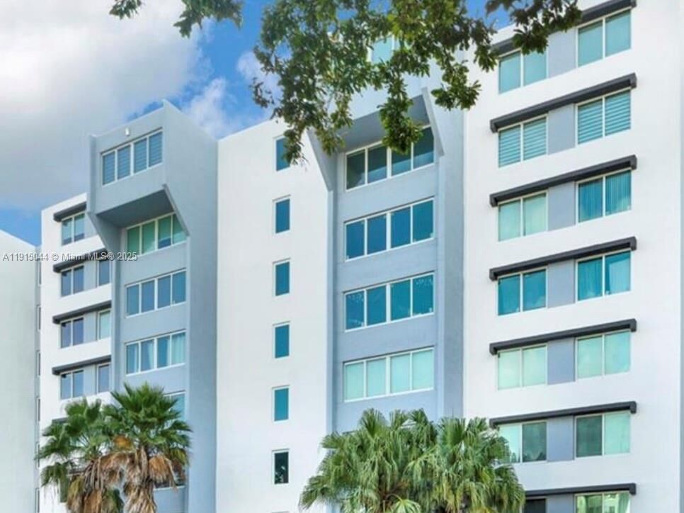 Property Photo:  9125 SW 77th Ave 805  FL 33156 
