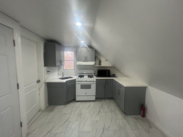 Property Photo:  381 Shelton Avenue 3  CT 06511 