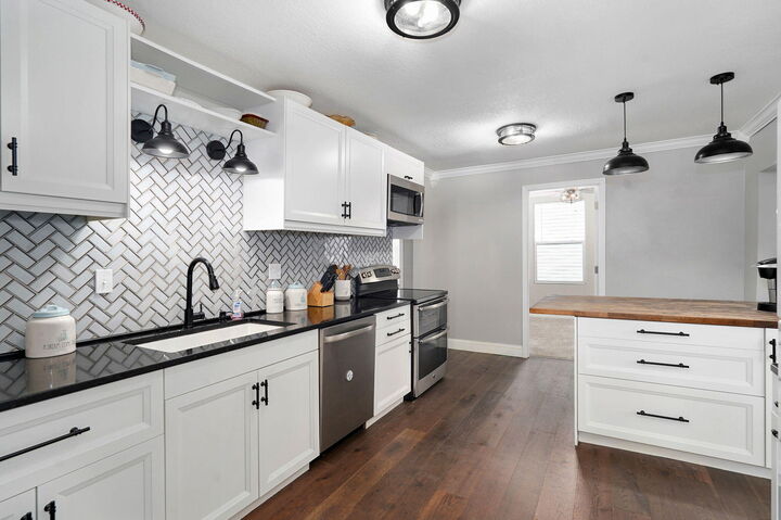 Property Photo: 1607 W Belmont Street MO 65802