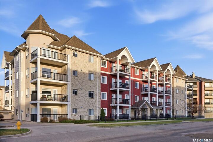 Property Photo:  150 Pawlychenko Lane 424  SK S7V 0B8 