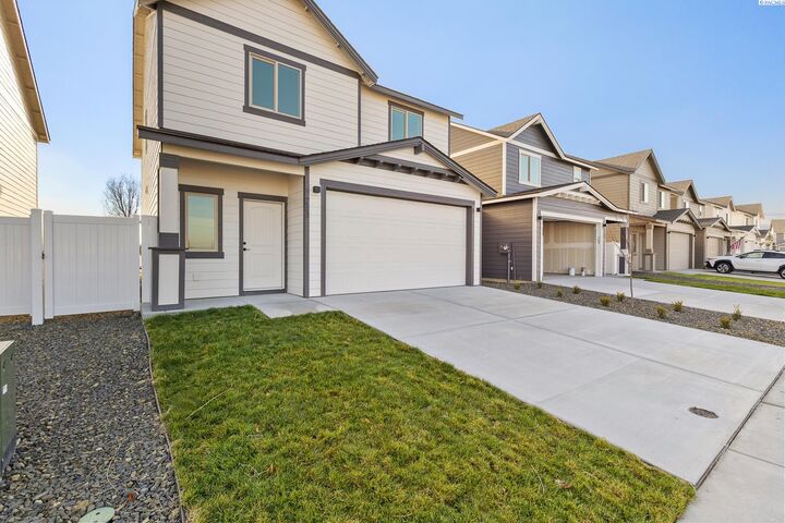 Property Photo:  7563 Grapevine Ct  WA 99353 