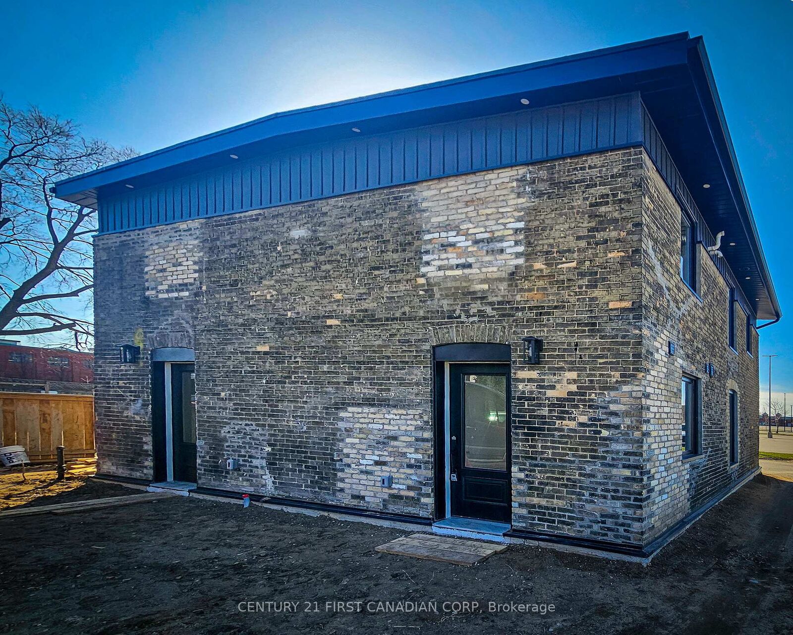 Property Photo:  857 Dundas Street Unit 4  ON N5W 2Z8 