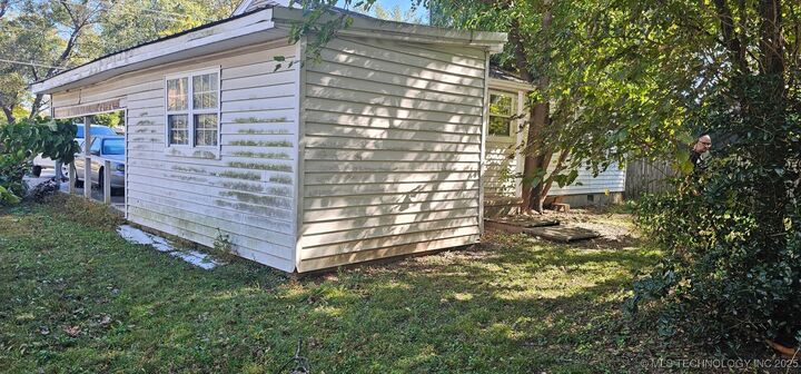 Property Photo:  111 N Holly Street  OK 74955 