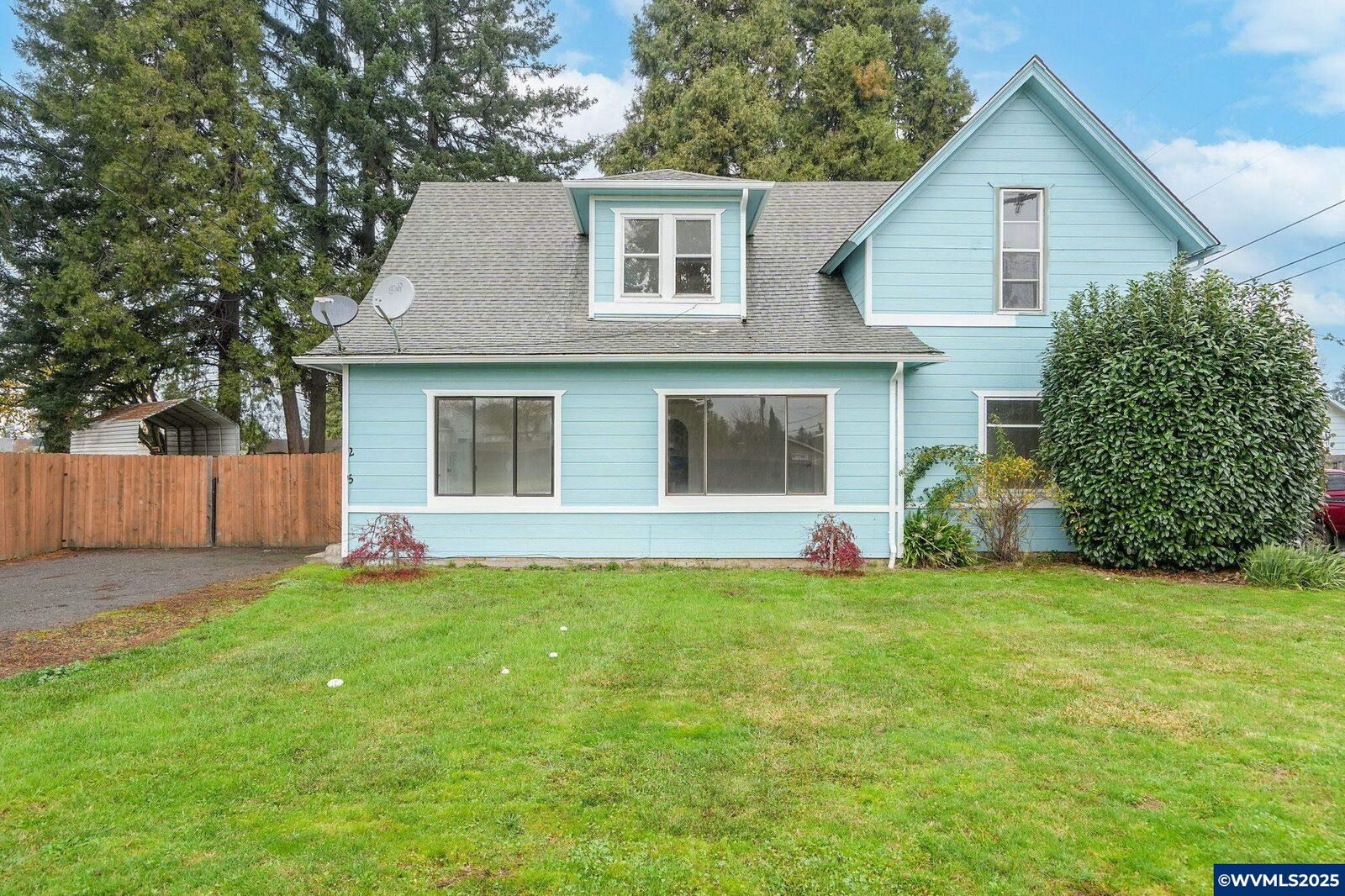 Property Photo: 205 E Pine St OR 97355