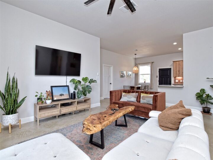 Property Photo: 114 E Keomuku Lane TX 78602