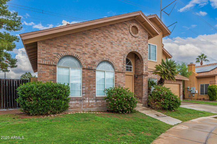 Property Photo: 1132 E Hearne Way AZ 85234