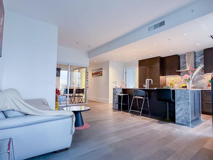 Property Photo: 1500 Martin Street 1503 BC V4B 0C2