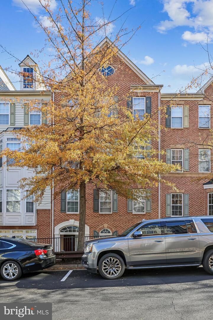 Property Photo:  2488 Eastbourne Drive 313  VA 22191 