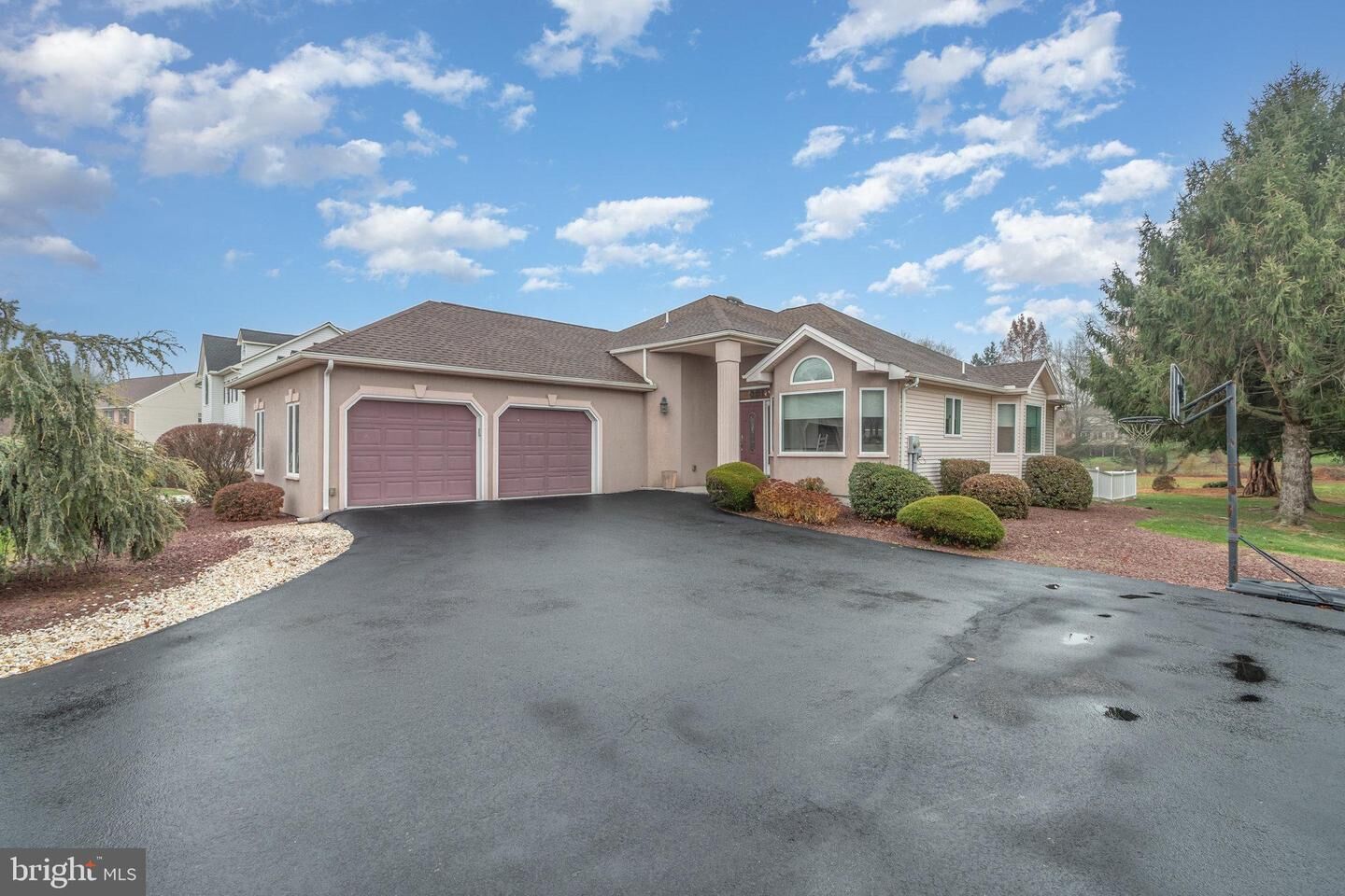 Property Photo:  24 S Alydar Boulevard  PA 17019 