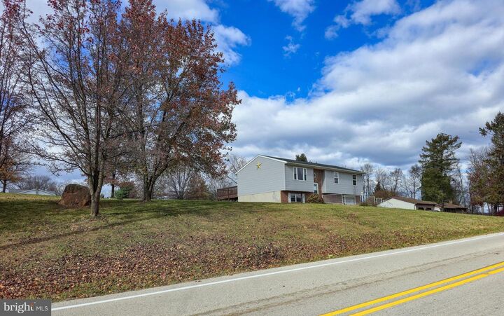 Property Photo: 910 E Butter Road PA 17406