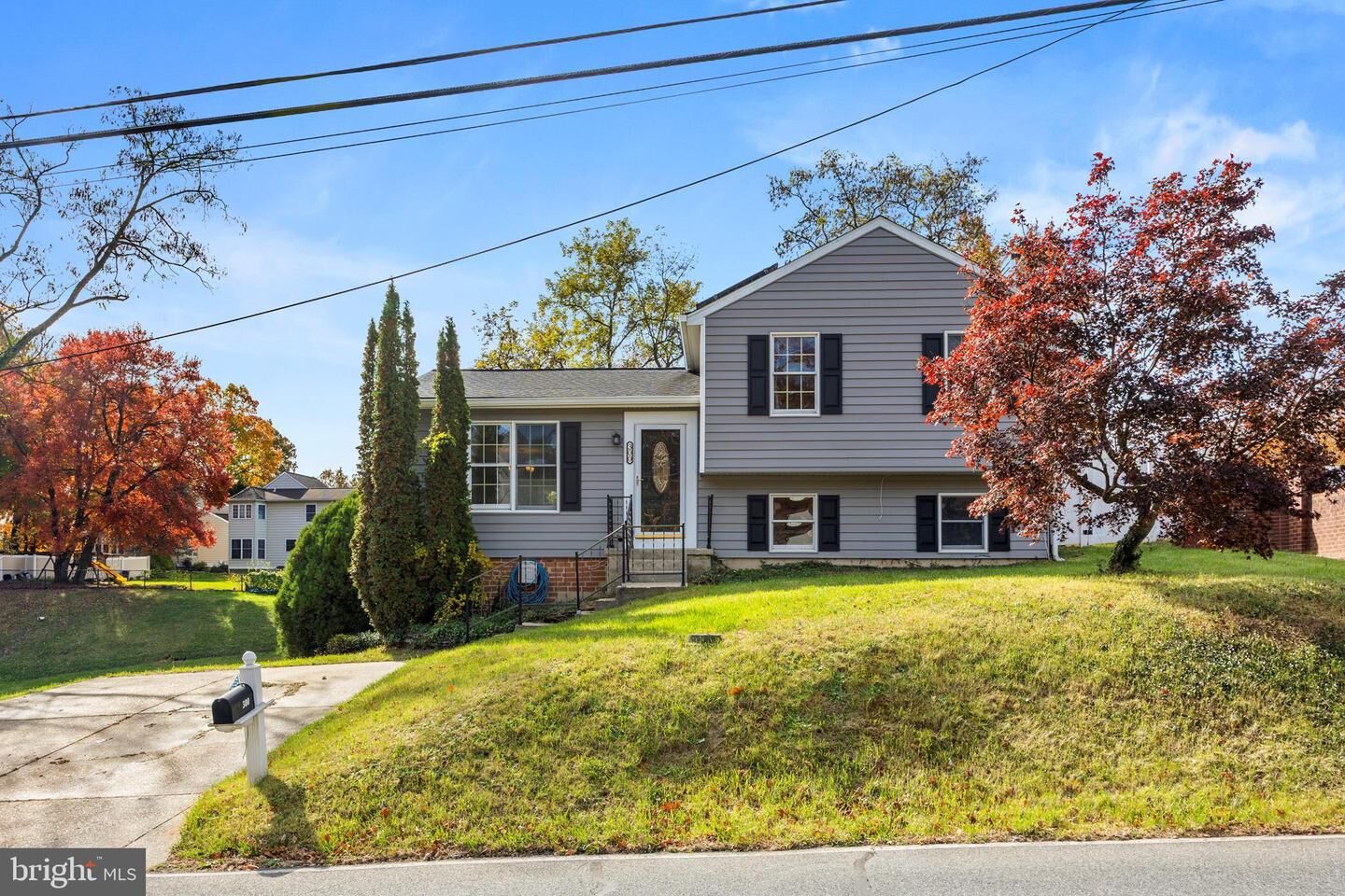 Property Photo:  300 Twin Oaks Road  MD 21090 