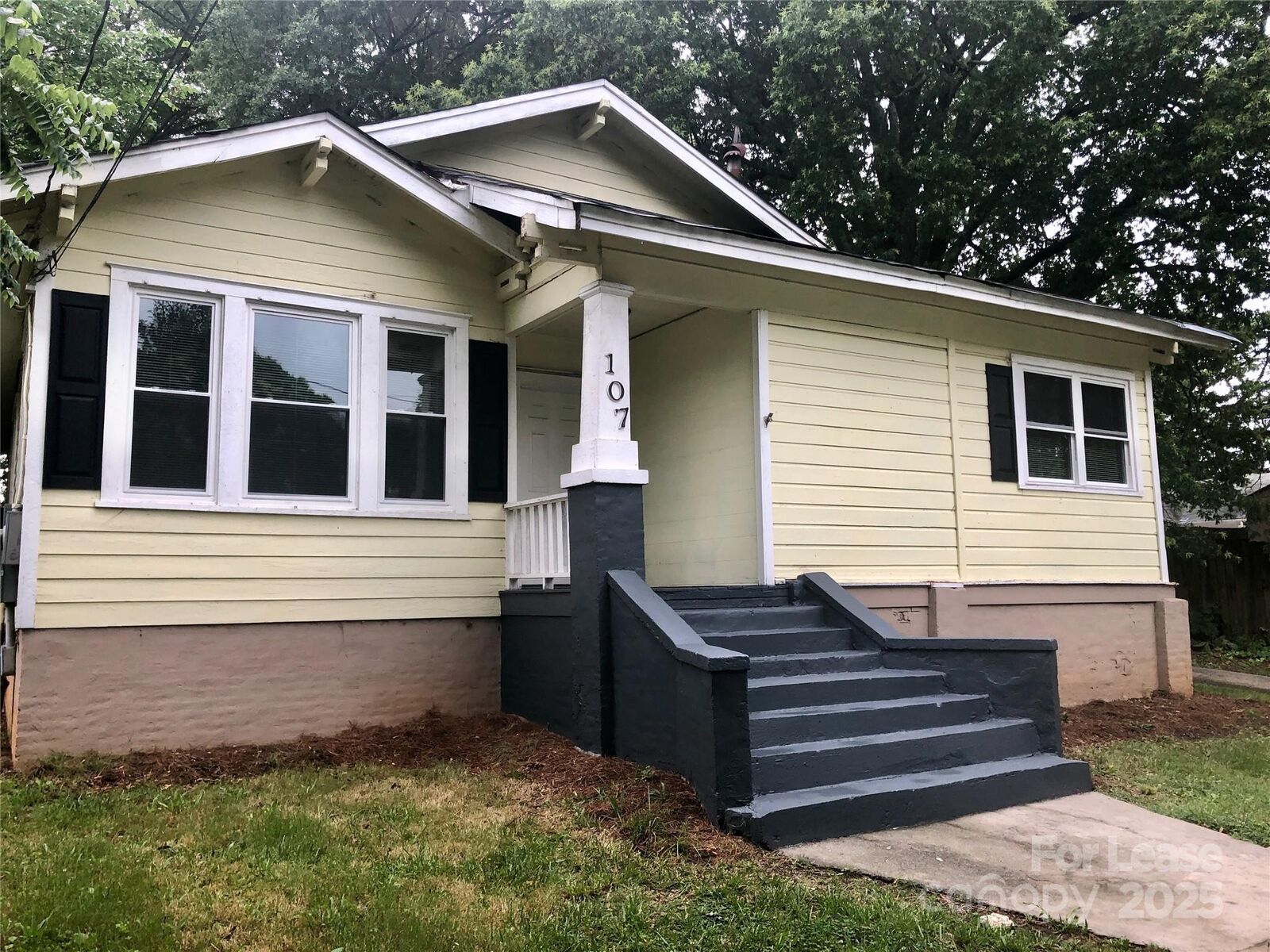 Property Photo: 107 E 4th Avenue NC 28052