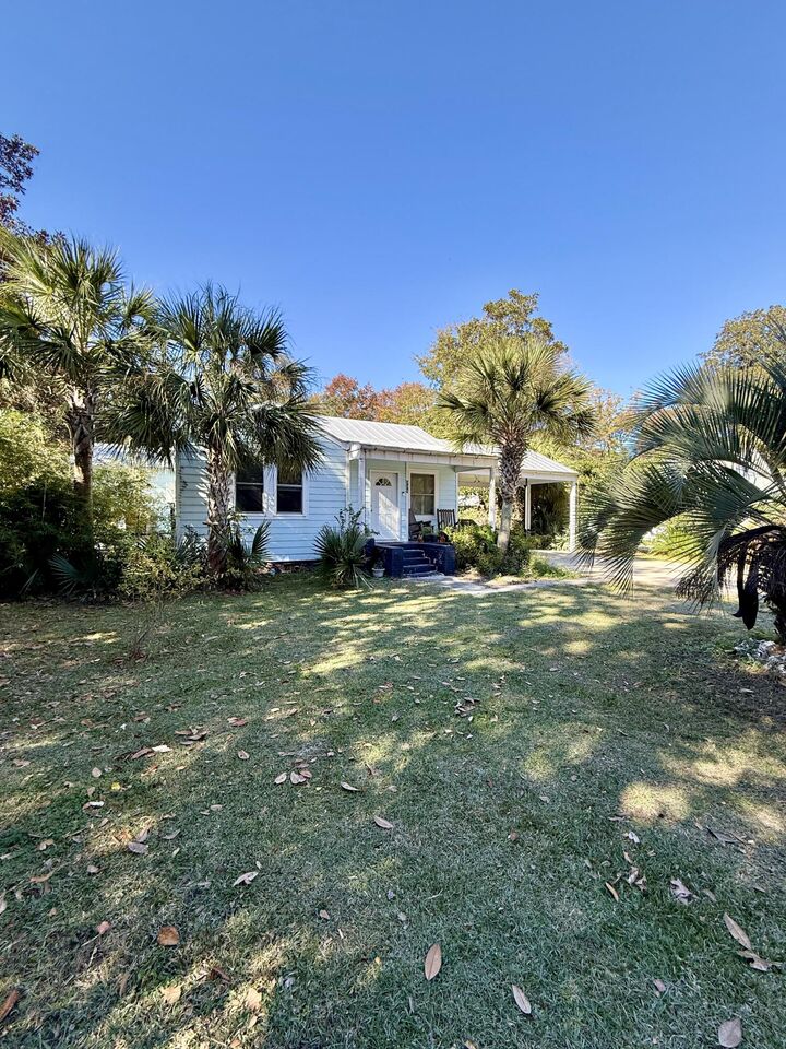 Property Photo:  505 Woodland Shores Road  SC 29412 