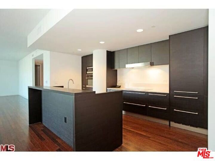 Property Photo:  6250 Hollywood Blvd  CA 90028 