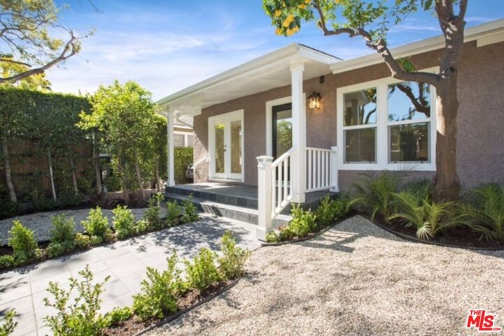 Property Photo: 507 Norwich Dr CA 90048