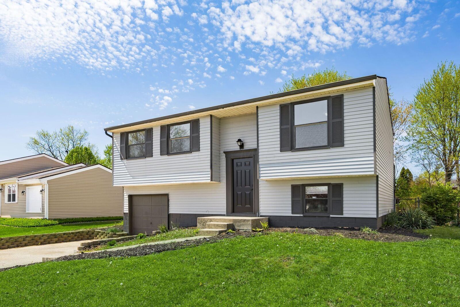 Property Photo: 5930 Parkglen Road OH 43119