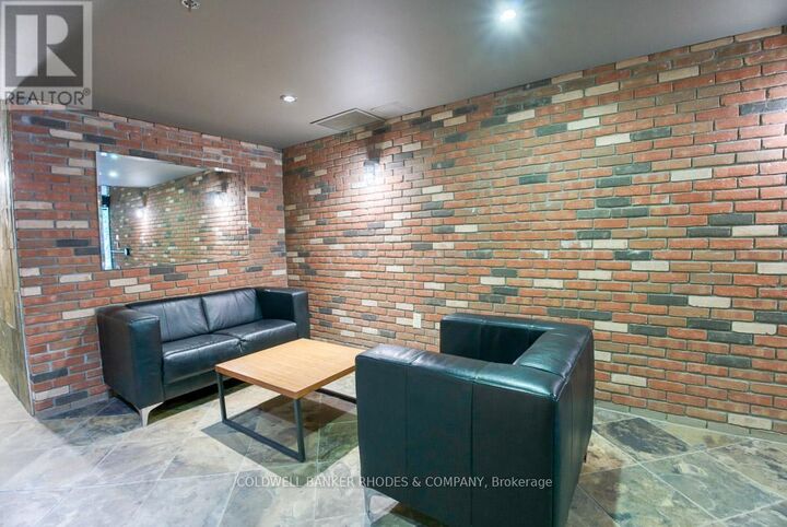 Property Photo: 320 Parkdale Avenue 405 ON K1Y 4X9
