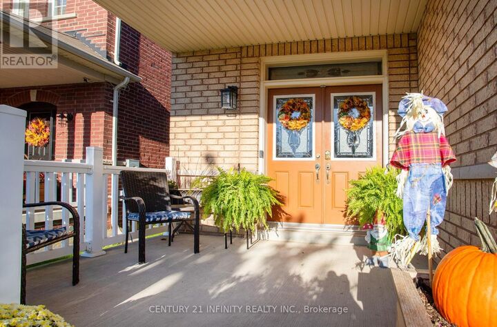 Property Photo:  1599 Quail Run Drive  ON L1K 0E1 