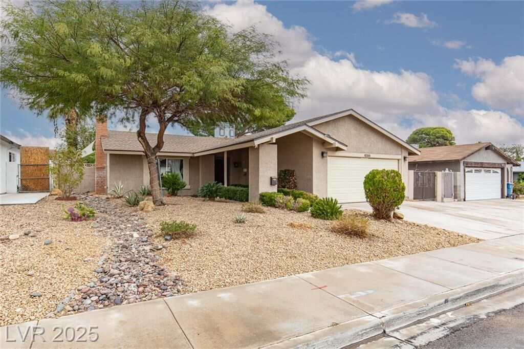 Property Photo: 6580 Mountainwood Lane NV 89103