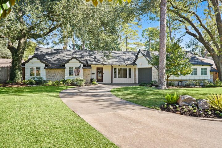 1630 Imperial Crown Drive  Houston TX 77043 photo