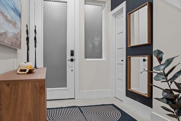 Property Photo:  913 Thompson Street  TX 77007 