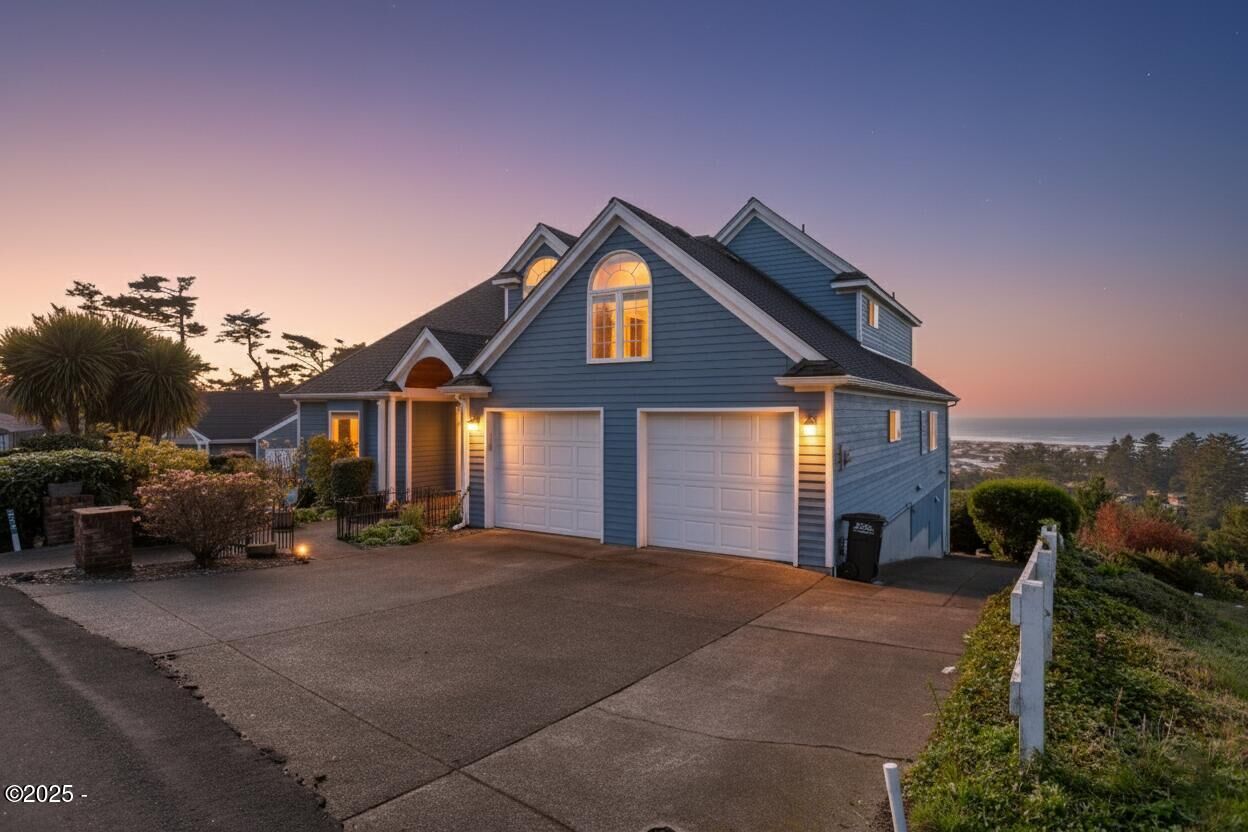 Property Photo:  990 NW Highland Circle  OR 97394 