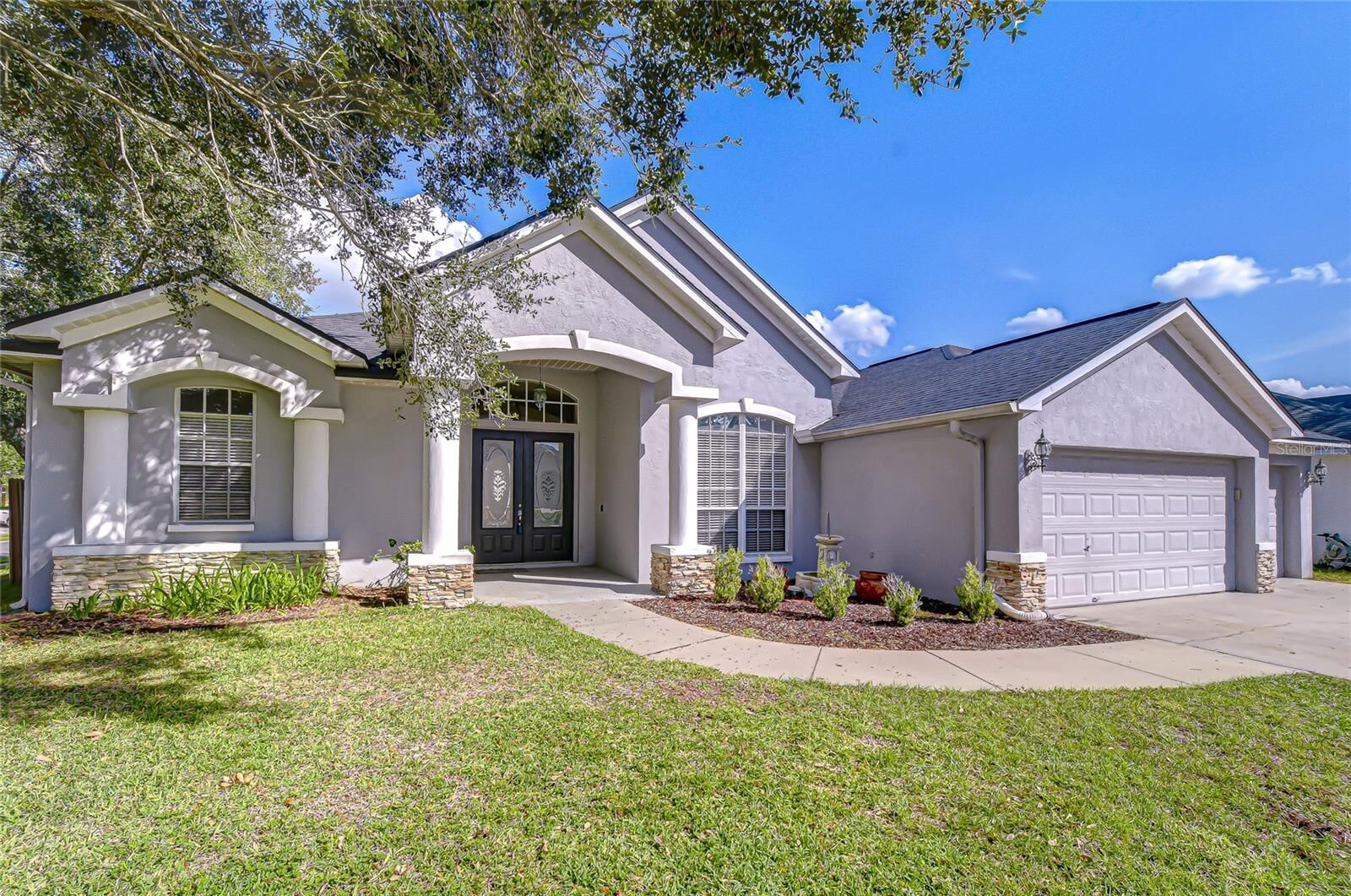 Property Photo:  4401 Arranmore Circle  FL 33596 